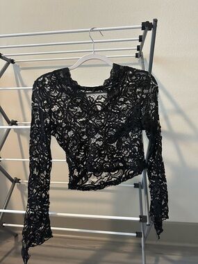 American Vintage Black Lace Long-Sleeve Crop Blouse
